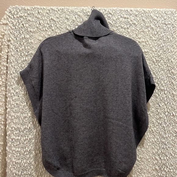 Sister’s Poncho Gray Sweater - Picture 4 of 6